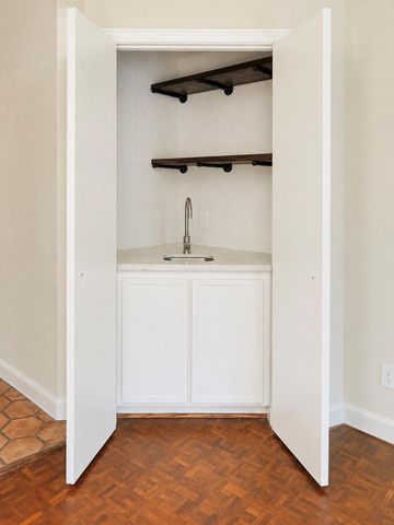 223 Asbury Street, Houston, TX 77007