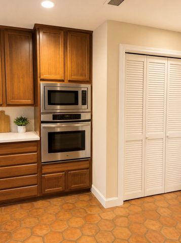 223 Asbury Street, Houston, TX 77007