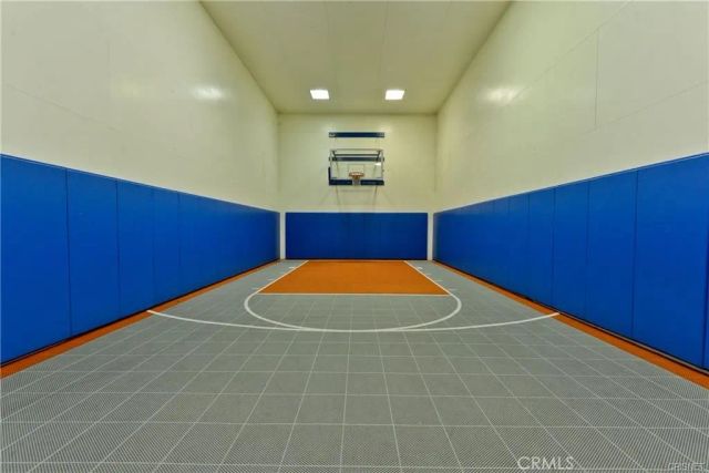 5500 Owensmouth Avenue 311, Woodland Hills, CA 91367