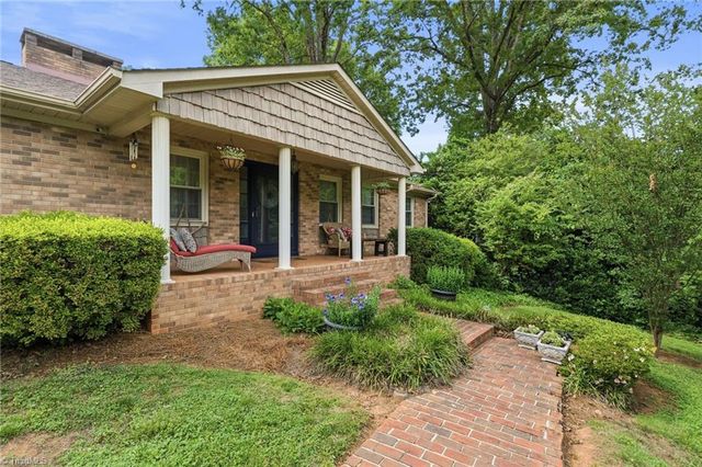 3630 Grandview Club Road, Pfafftown, NC 27040