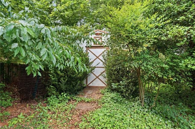 3630 Grandview Club Road, Pfafftown, NC 27040