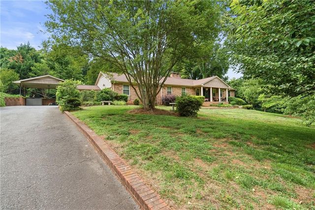 3630 Grandview Club Road, Pfafftown, NC 27040
