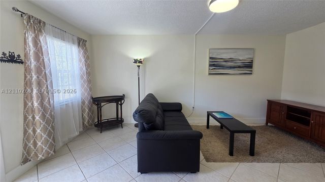 415 NE 2nd St 106, Hallandale Beach, FL 33009