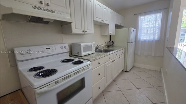 415 NE 2nd St 106, Hallandale Beach, FL 33009
