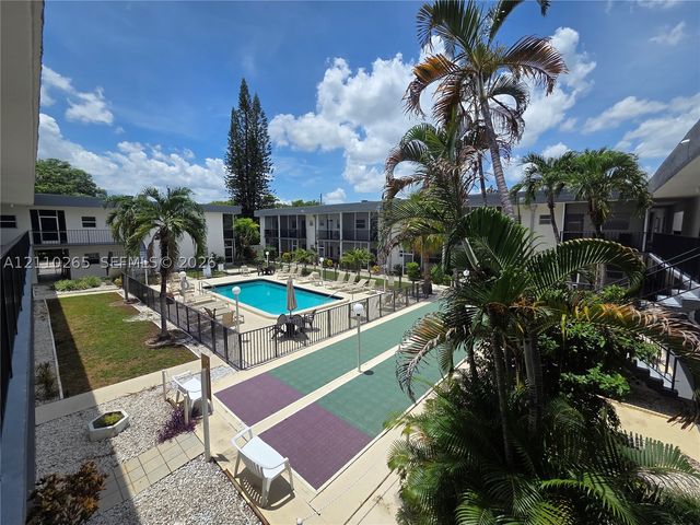 415 NE 2nd St 106, Hallandale Beach, FL 33009