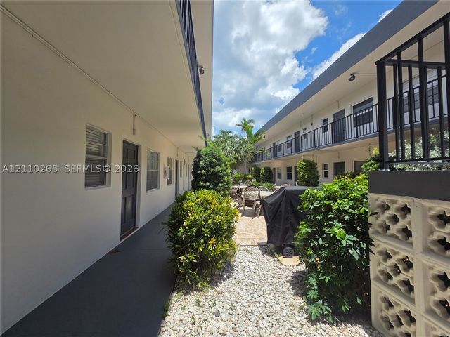 415 NE 2nd St 106, Hallandale Beach, FL 33009