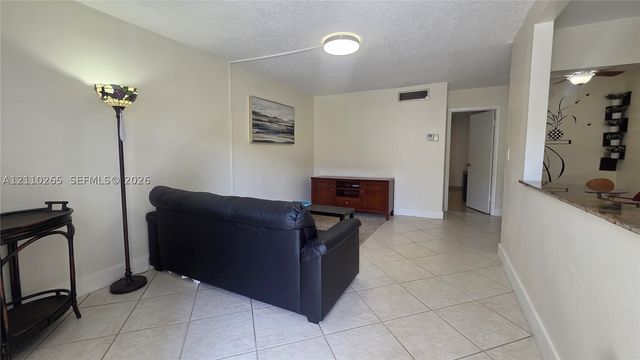 415 NE 2nd St 106, Hallandale Beach, FL 33009