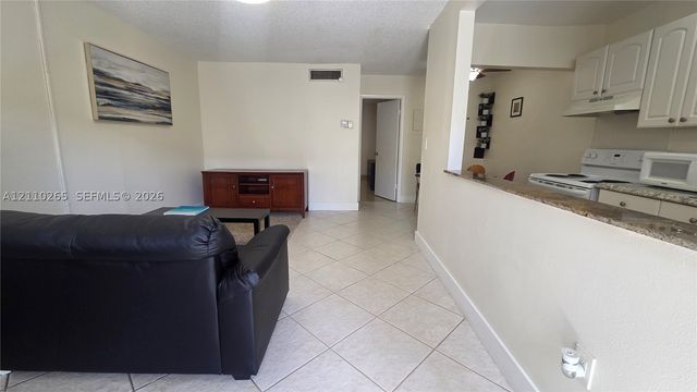 415 NE 2nd St 106, Hallandale Beach, FL 33009