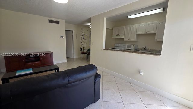415 NE 2nd St 106, Hallandale Beach, FL 33009