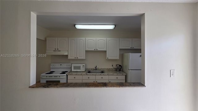 415 NE 2nd St 106, Hallandale Beach, FL 33009