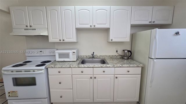 415 NE 2nd St 106, Hallandale Beach, FL 33009