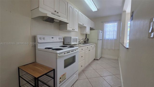 415 NE 2nd St 106, Hallandale Beach, FL 33009