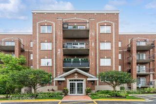 1479 N Milwaukee Avenue 312, Libertyville, IL 60048