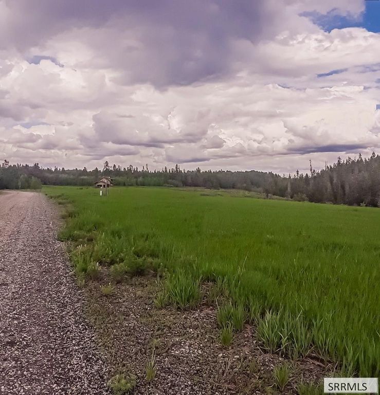 Image 3 of property listing at 1656 Shadow Loop South, Ashton, ID 83420