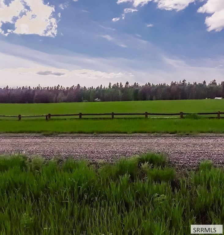 Image 6 of property listing at 1656 Shadow Loop South, Ashton, ID 83420