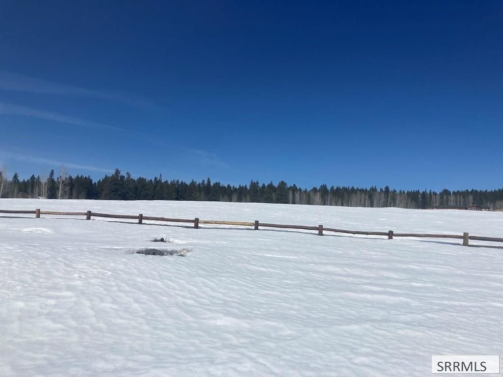 Image 9 of property listing at 1656 Shadow Loop South, Ashton, ID 83420