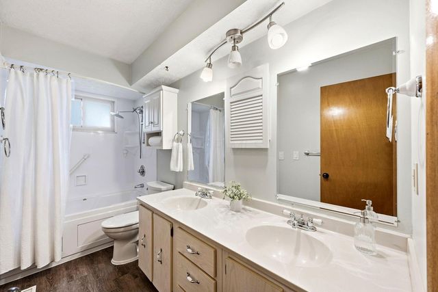 2018 Candleberry Drive, Grove City, OH 43123