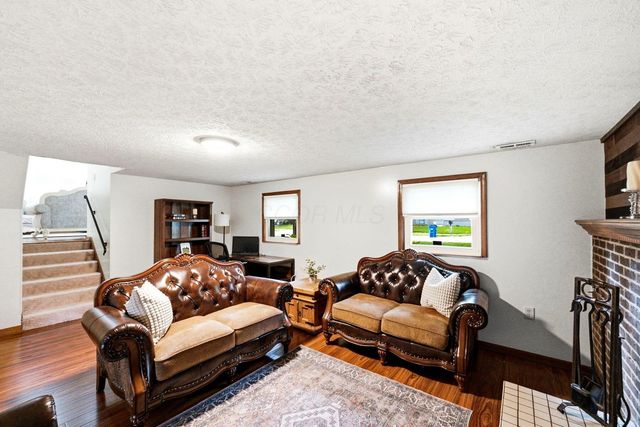 2018 Candleberry Drive, Grove City, OH 43123