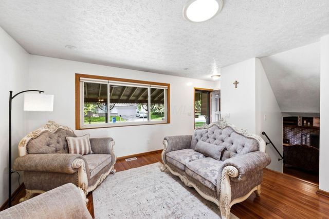 2018 Candleberry Drive, Grove City, OH 43123