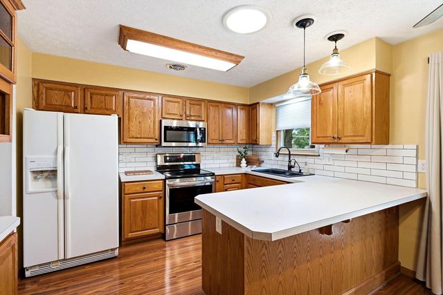 2018 Candleberry Drive, Grove City, OH 43123