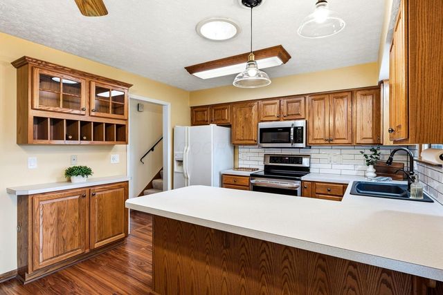 2018 Candleberry Drive, Grove City, OH 43123