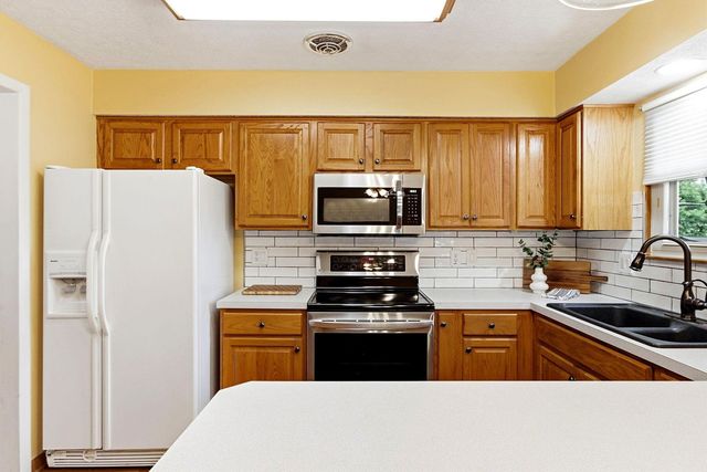 2018 Candleberry Drive, Grove City, OH 43123