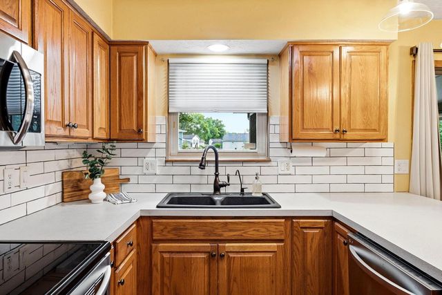 2018 Candleberry Drive, Grove City, OH 43123