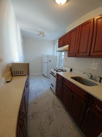 24 Sidlaw Rd 16, Boston, MA 02135
