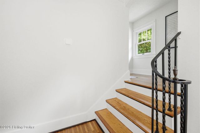 2505 Broadmeade Rd, Louisville, KY 40205