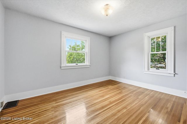 2505 Broadmeade Rd, Louisville, KY 40205