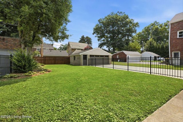 2505 Broadmeade Rd, Louisville, KY 40205