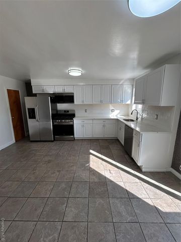 250 Huntington Avenue, Bronx, NY 10465