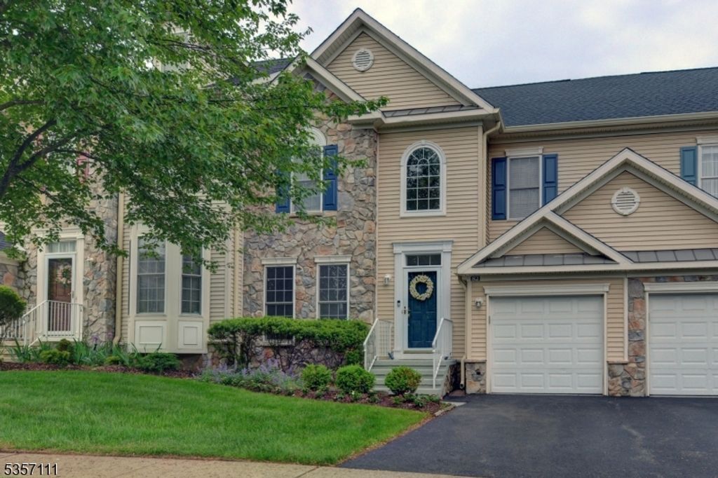 82 Rolling Views Dr, Woodland Park, NJ 07424