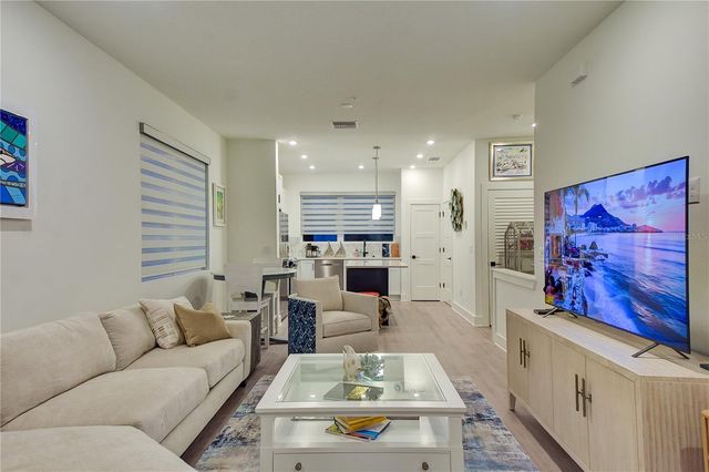 323 15TH STREET N, St Petersburg, FL 33705