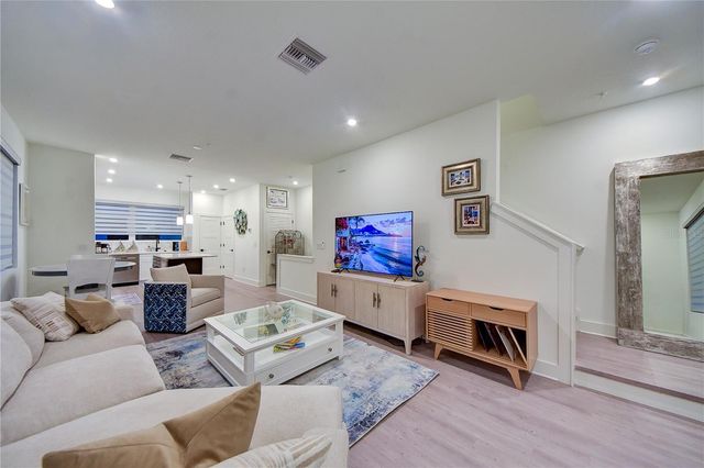 323 15TH STREET N, St Petersburg, FL 33705