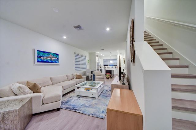 323 15TH STREET N, St Petersburg, FL 33705