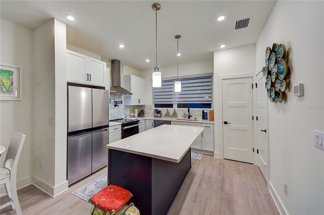 323 15TH STREET N, St Petersburg, FL 33705