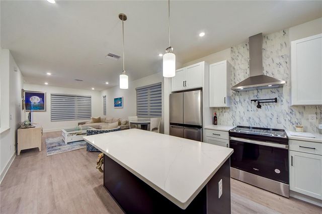 323 15TH STREET N, St Petersburg, FL 33705