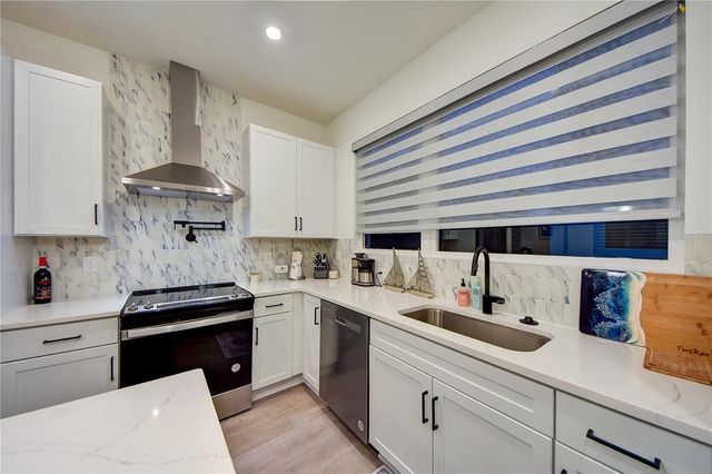 323 15TH STREET N, St Petersburg, FL 33705