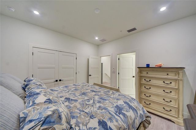 323 15TH STREET N, St Petersburg, FL 33705