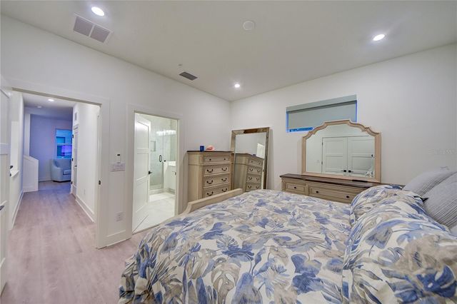 323 15TH STREET N, St Petersburg, FL 33705