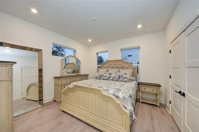 323 15TH STREET N, St Petersburg, FL 33705