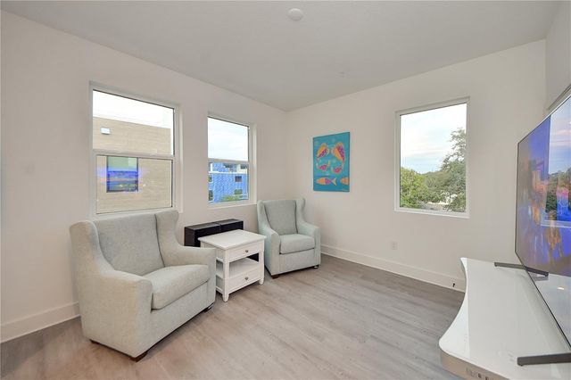 323 15TH STREET N, St Petersburg, FL 33705