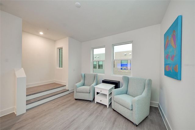 323 15TH STREET N, St Petersburg, FL 33705