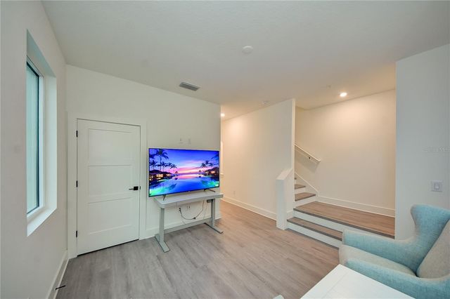 323 15TH STREET N, St Petersburg, FL 33705