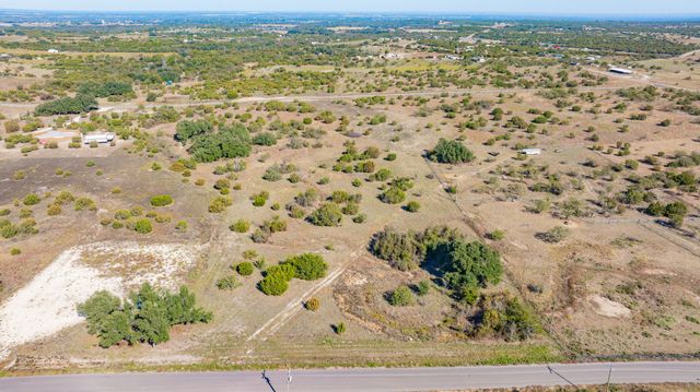 121 Gilmore Court, Lipan, TX 76462