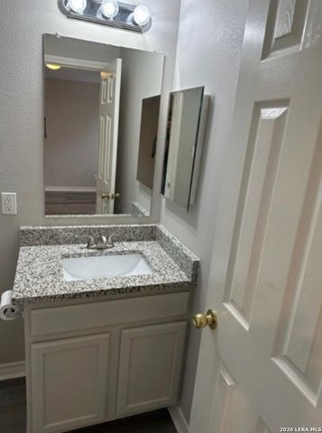 7803 Kingsbury Wood Unit 4, San Antonio, TX 78240