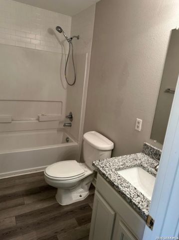 7803 Kingsbury Wood Unit 4, San Antonio, TX 78240