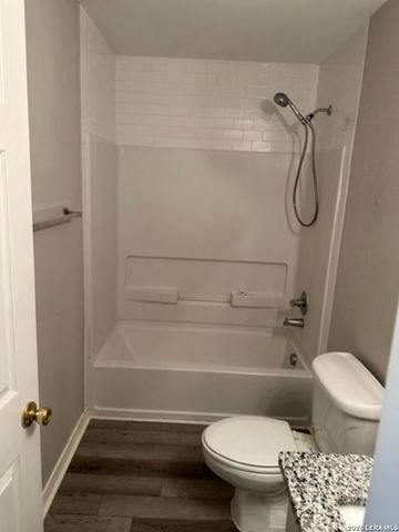 7803 Kingsbury Wood Unit 4, San Antonio, TX 78240