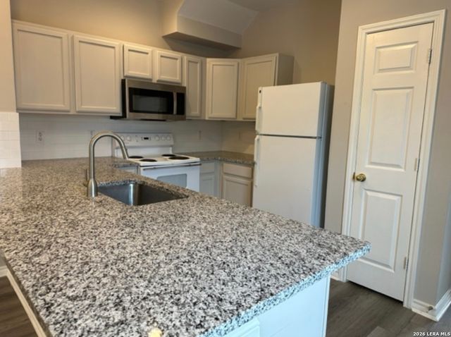 7803 Kingsbury Wood Unit 4, San Antonio, TX 78240